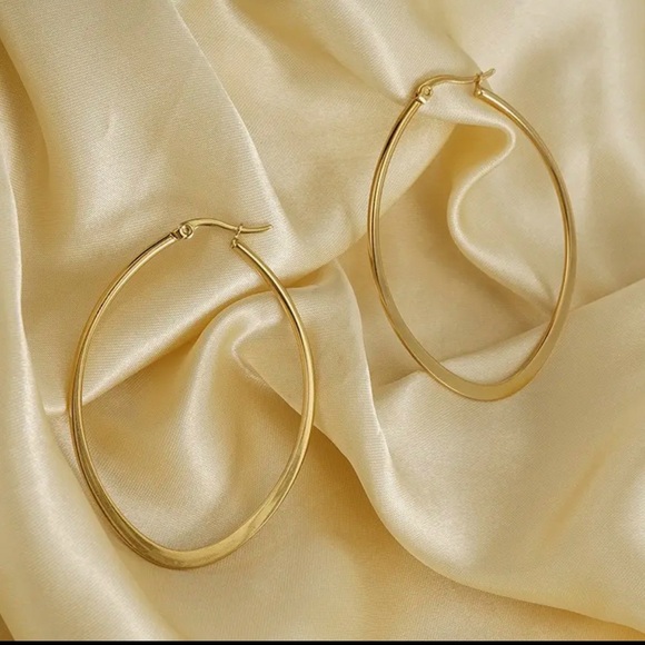 Large Gold Oval Hoop Earrings  (1210) - Picture 4 of 4